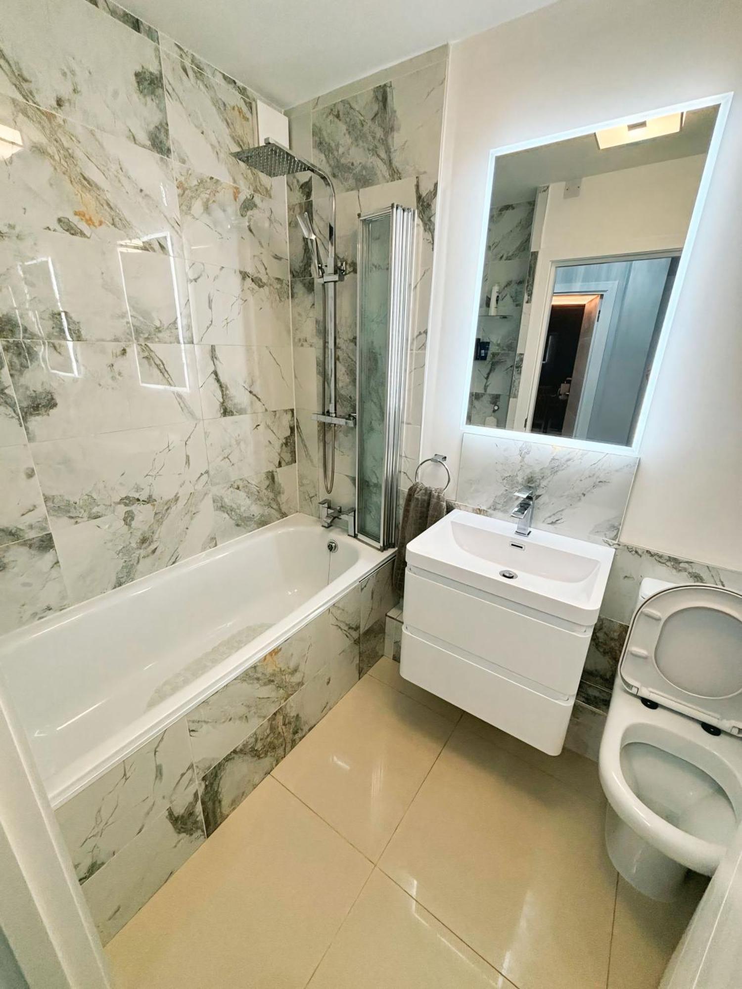 Double Bedroom In Clapham *